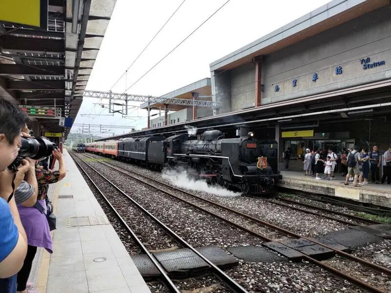 花東慢活鐵道之旅:台鐵仲夏寶島號「仲」磅登場