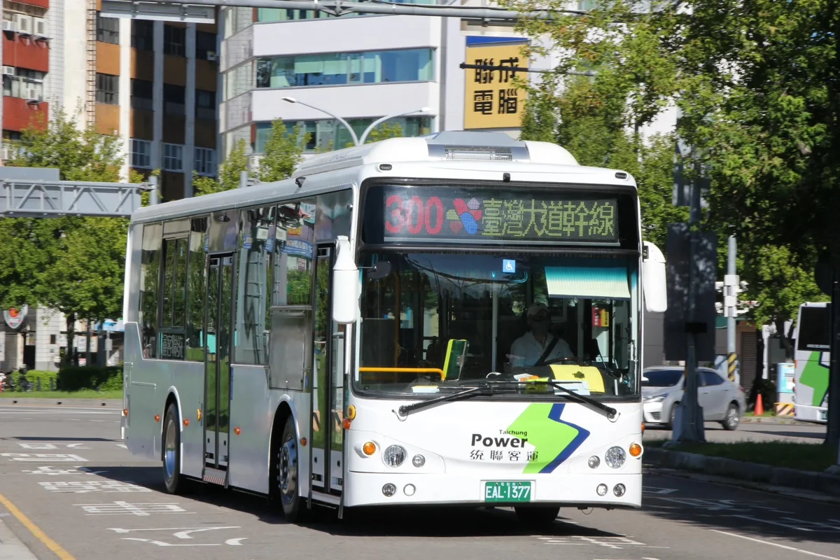 【交通速報】台中綠色運輸升級!37輛全新電動公車進駐台灣大道