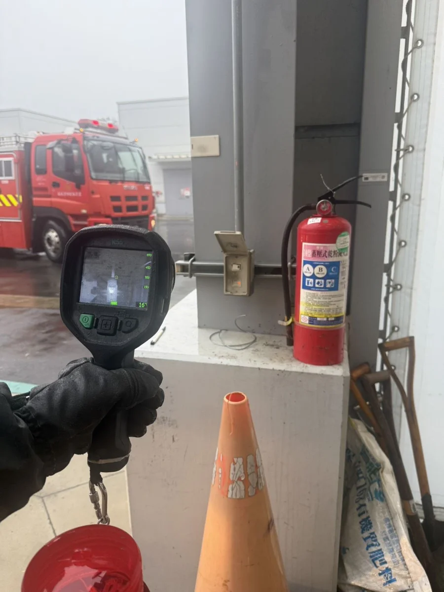 銅鑼科學園區廠房傳火警!疑颱風水氣害插座冒煙 消防籲注意用電安全