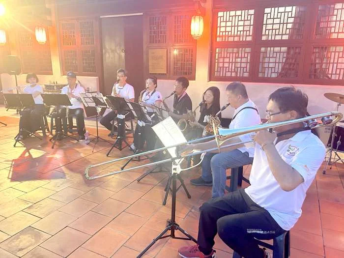 古蹟之夜!金門「週末夜聽歌」音樂會熱鬧登場 3大樂團嗨翻總兵署
