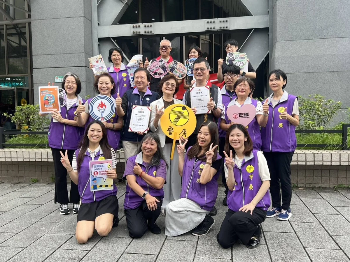 挽袖捐血還能學交安!北市警交大攜手警廣 趣味問答送好禮