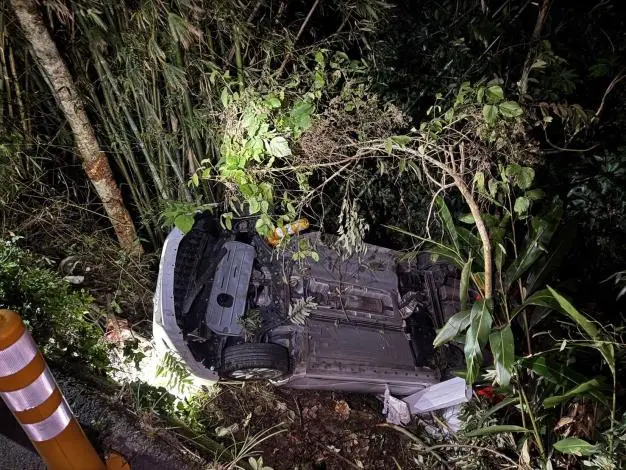 苗栗恐怖情人分手鬧劇!她疑愛犬遭毒殺縱火報復,他竟開車撞翻前女友