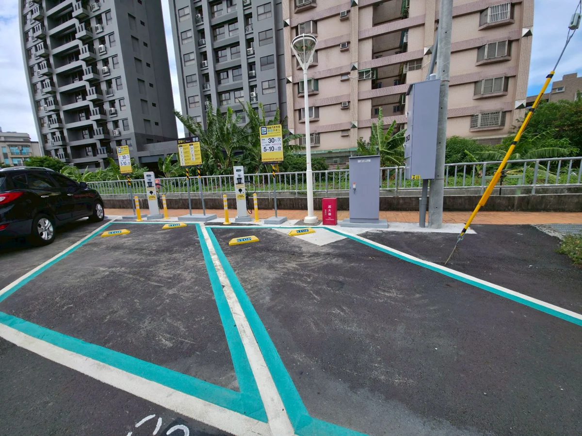 電動車主看過來！台南第9批充電站8日啟用，這7處停車場增13席慢充