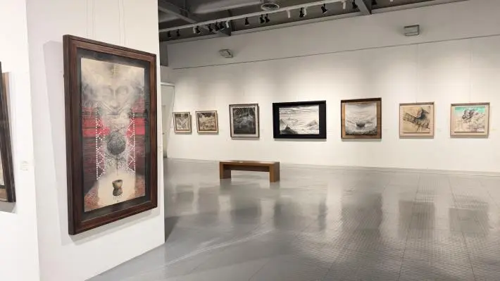 竹縣泰雅父子聯手!謝石鴻、謝亞傑「黑崮蒔光」書畫展 筆墨揮灑大霸尖山之美