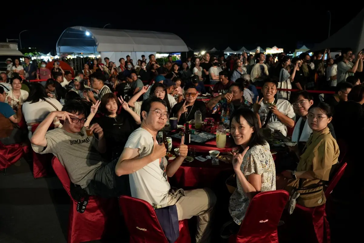 [新園必去] 2026鹽琉趴超嗨登場！搖滾辦桌配無人機秀 首日狂吸2.2萬人