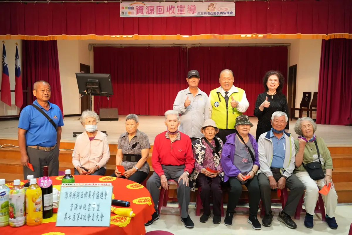 澎湖湖西慶重陽!陳光復與長輩溫馨共餐,力推「環保敬老」新風潮