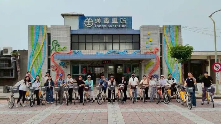 苗栗通霄新玩法!產官學聯手打造「海風慢行」環教之旅,騎單車探訪神社、月牙灣秘境