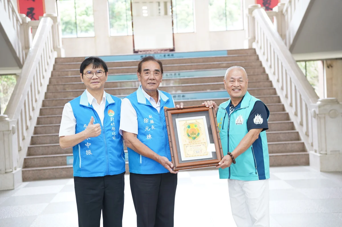 土地公發威送暖!文化福德宮霸氣捐270萬救命神器 助竹北消防神救援