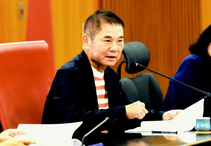 苗栗市容大整頓!鍾東錦下令清查占用停車位廢棄車,115年度總預算案同步過關