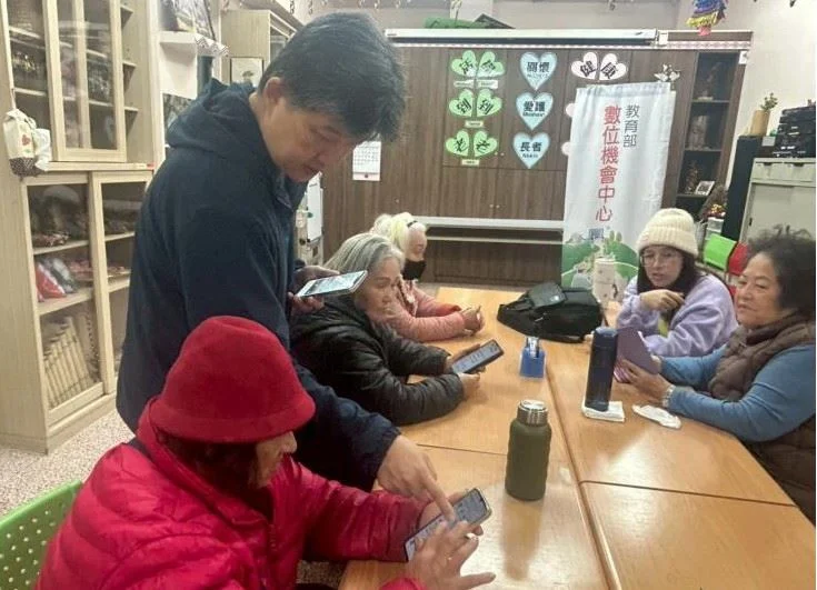 泰安鄉原民長輩手機課開跑!「泰安DOC」助銀髮族掌握數位健康管理