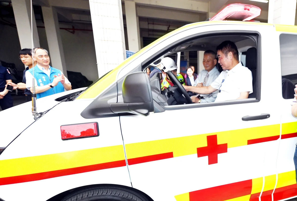 95歲總裁不忘本！霸氣捐贈350萬頂級救護車 回饋苗栗守護鄉親