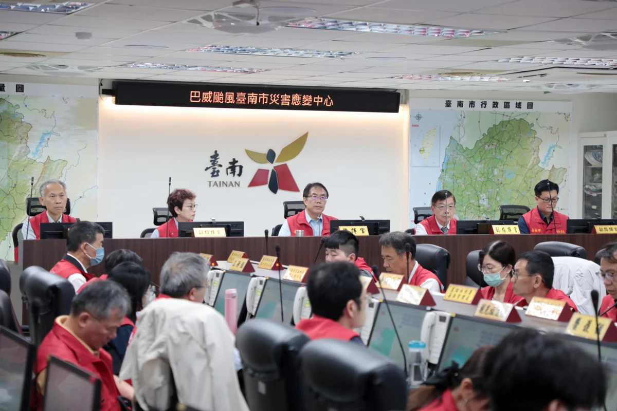巴威颱風逼近！台南災變中心一級開設 黃偉哲下令全面防颱整備
