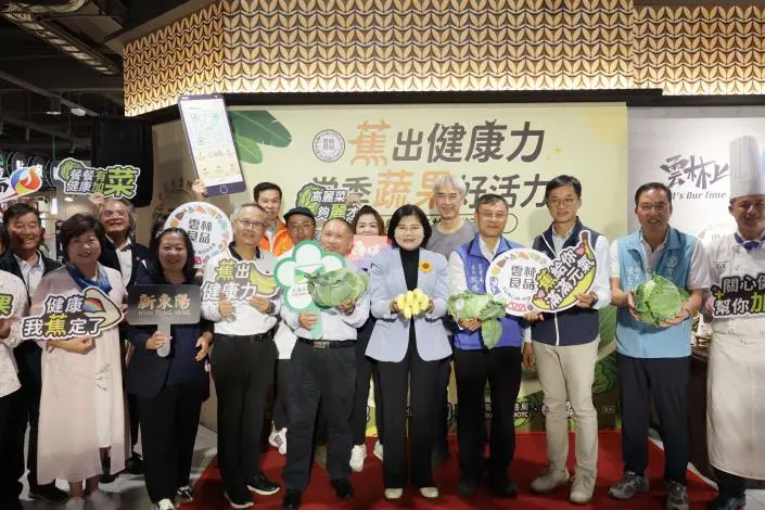 國道西螺服務區變農產市集！雲林高麗菜買一送一，縣長張麗善掛保證
