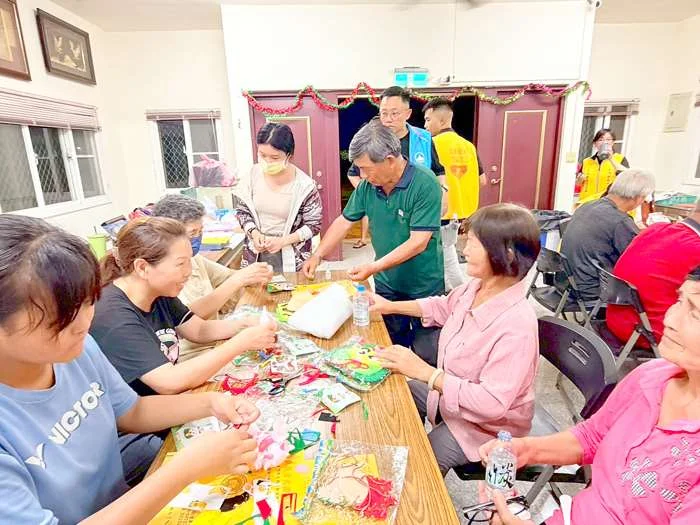 青年志工出招!金門《我「馬」愛健康》青銀共融 活力毛巾操樂齡長者動起來