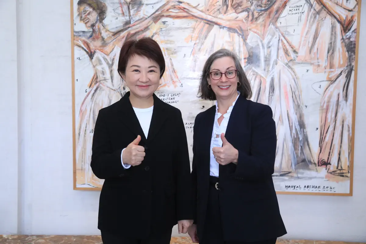 AIT高層訪台中!盧秀燕「珍奶外交」拚城市行銷,藍鶯盛讚:最愛這道地台灣味