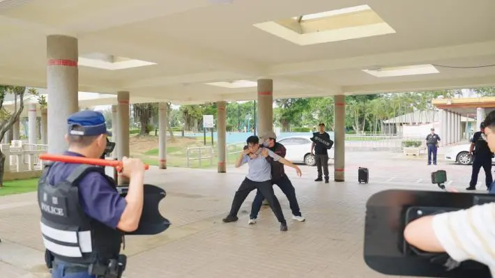 隨機攻擊、挾持人質?金門警方莒光公園實兵演練 場面震撼逼真!