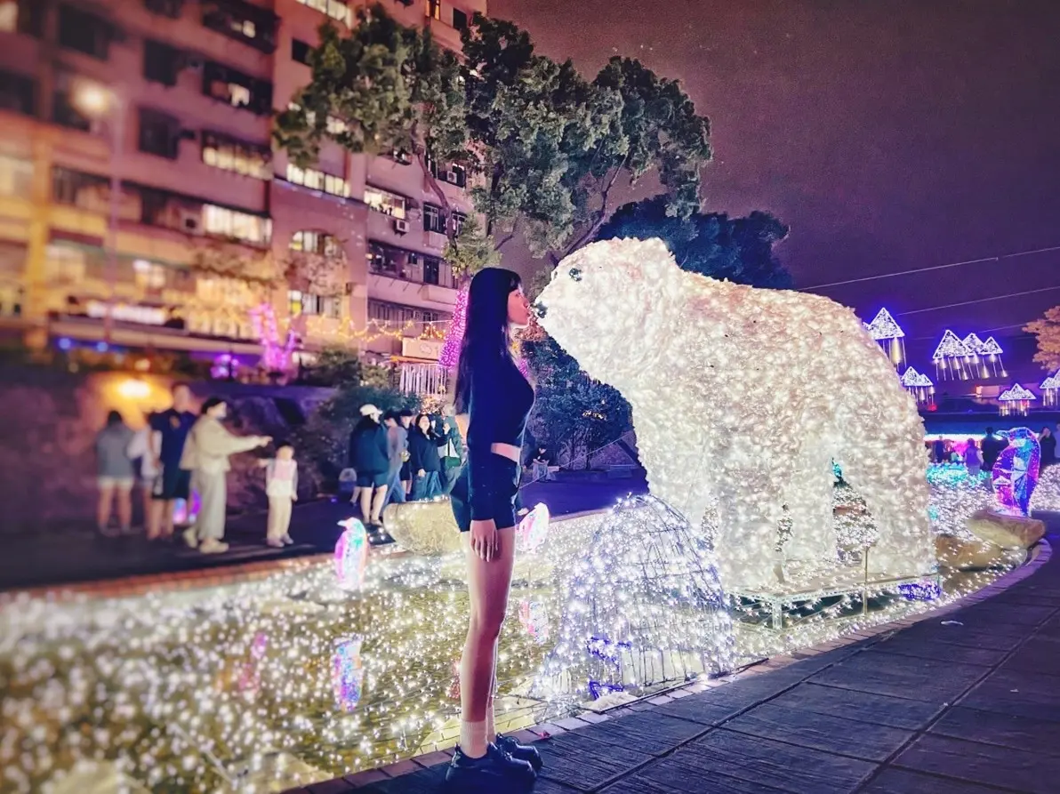 新莊中港光雕加碼!「巨大北極熊」陪你過兒童節連假,展期延長至4/6