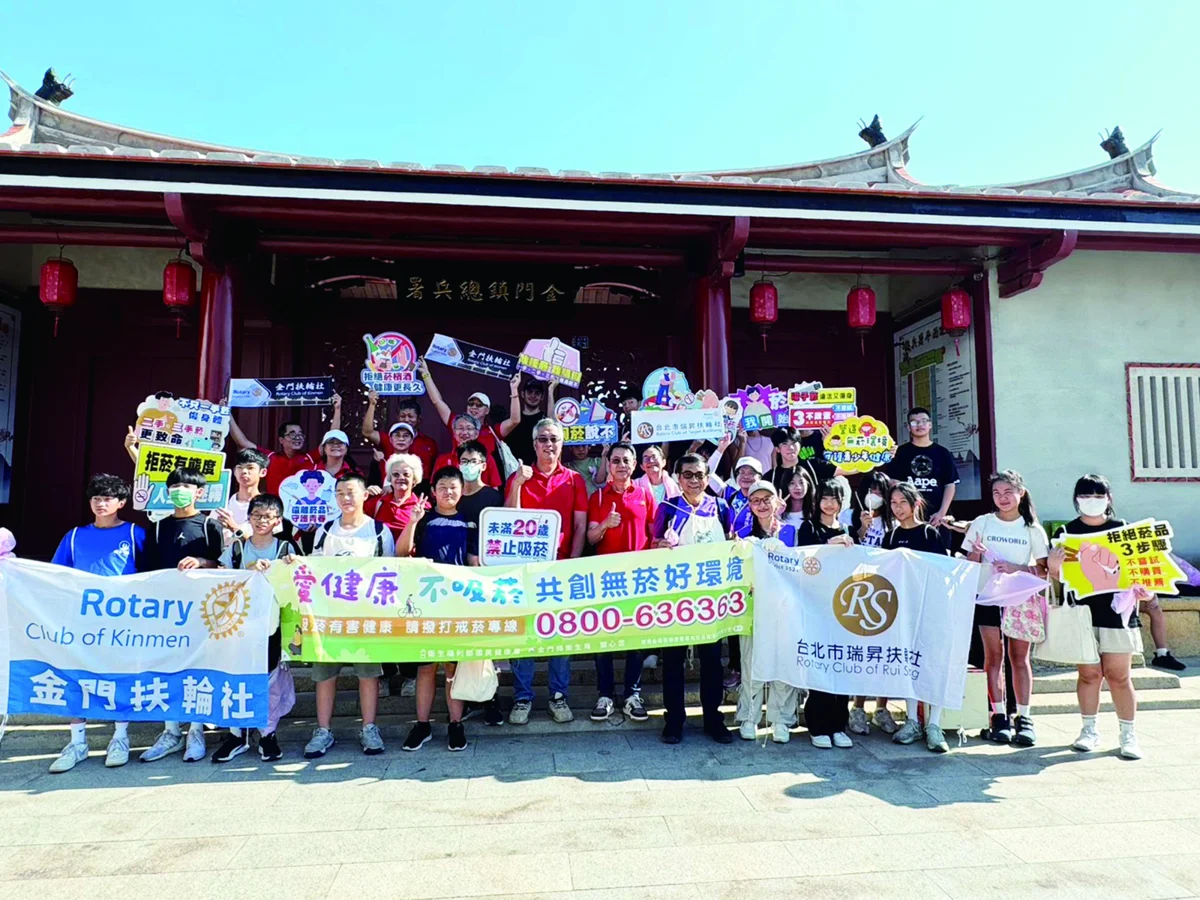 金城鎮志工學子大動員!1小時狂撿1.8萬根菸蒂,還給金門乾淨街道