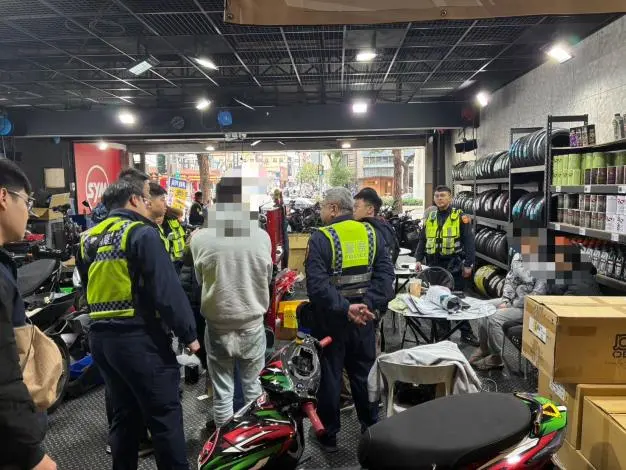 貨車載無牌機車!台72線深夜競速太囂張 苗警跨市逮4人送辦