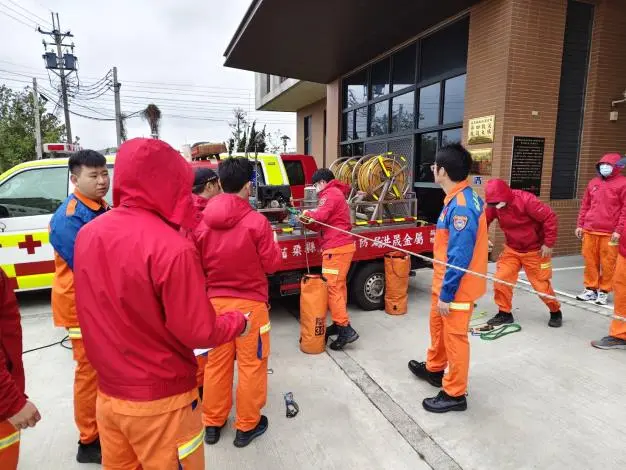 守護苗栗沿海第一線!第四大隊精實救助複訓,高強度繩索、體能畫面曝光