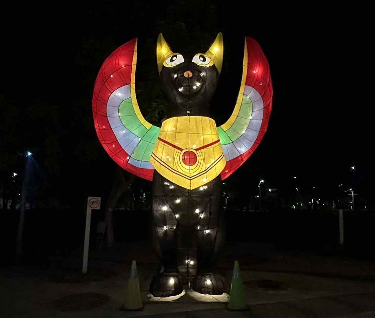 2026中台灣燈會搶先看!西屯中央公園「動物夢世界」奇幻燈區,巨大貓女神、光雕瀑布15日登場