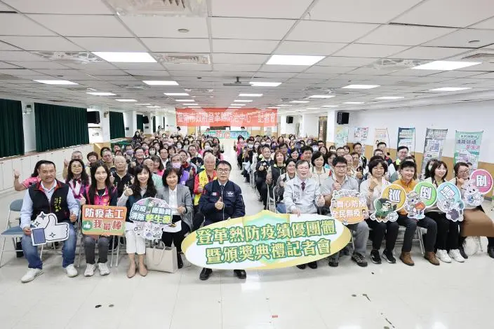 台南登革熱守住了!黃偉哲親頒獎感謝幕後英雄,點名「這些人」是關鍵