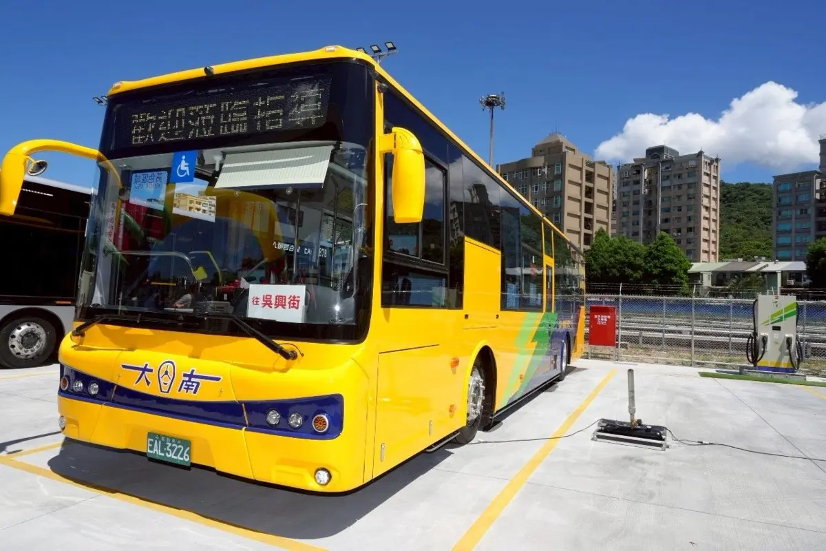 台北市啟用北投電動公車機廠 力推綠色交通