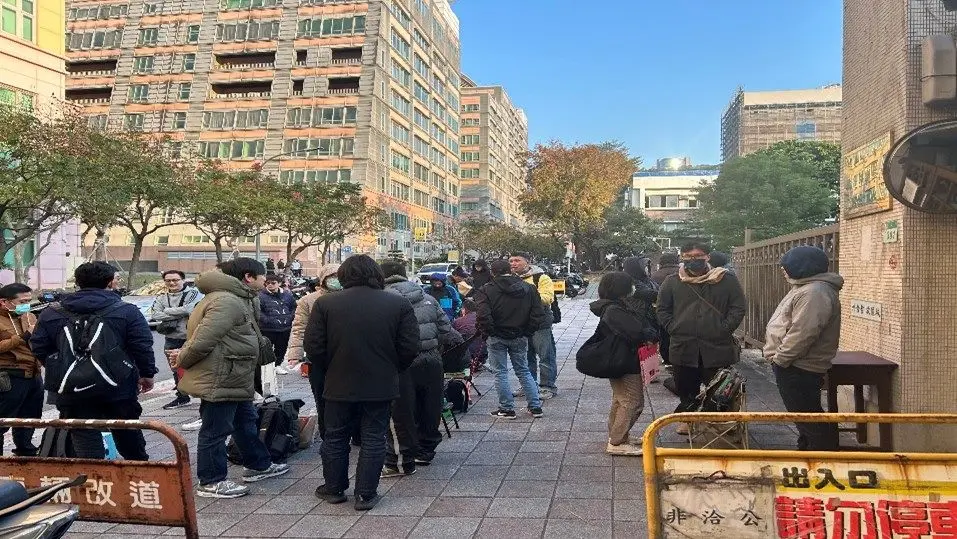 輝達黃仁勳也說讚!北市「黃金證照」報名掀人龍 漏夜排隊搶當AI無法取代的技術職人