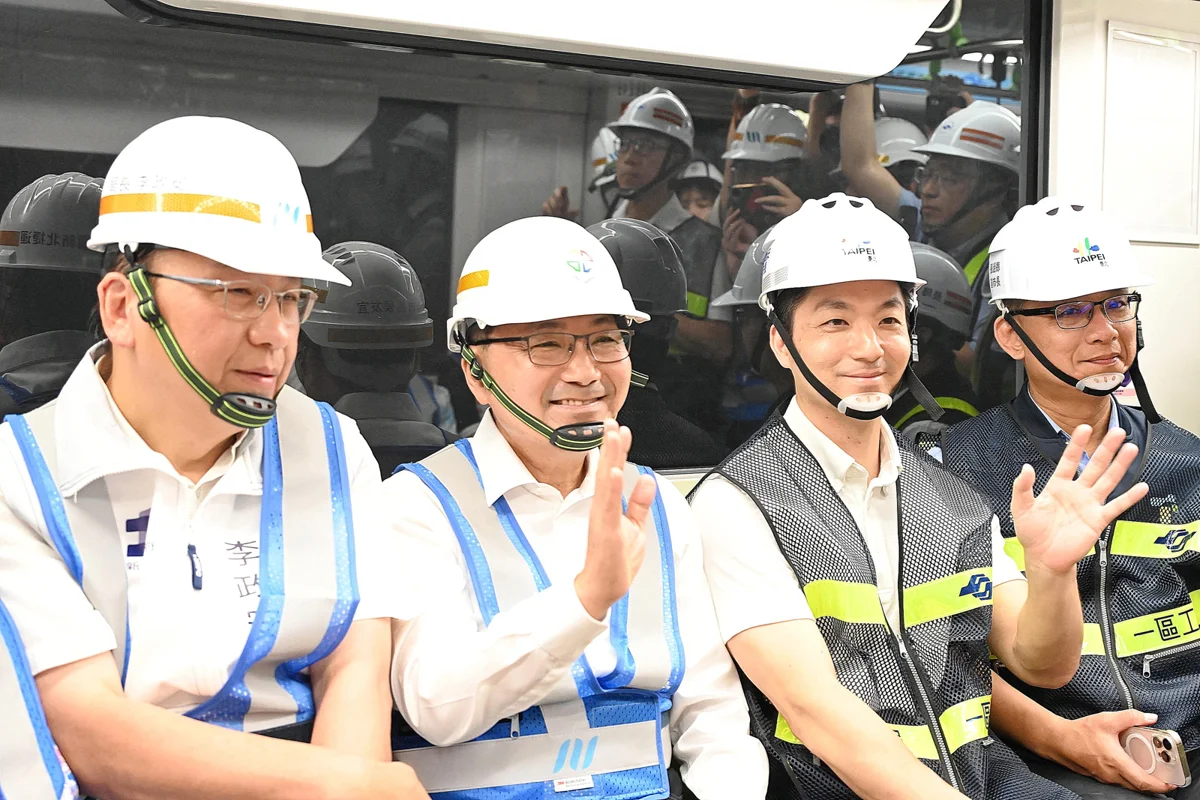 搶先體驗!萬大中和線動態測試 侯友宜搭乘期盼明年完工