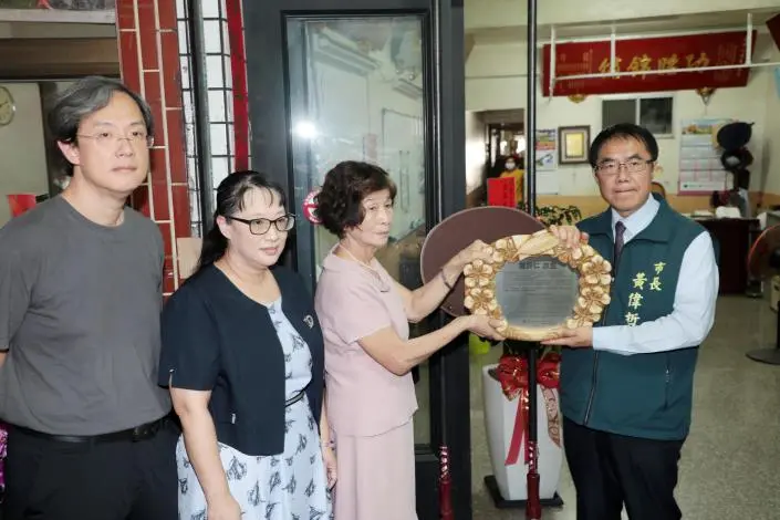 台南「活字典」詹評仁故居掛牌！市長黃偉哲親揭牌緬懷，麻豆再添文化新地標