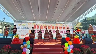 太平頭汴國小80歲了!市府豪砸2500萬拉皮,8層大蛋糕慶生超吸睛
