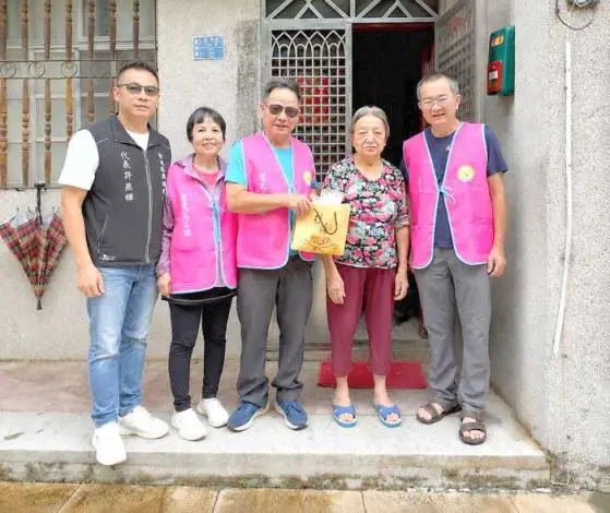 端午送暖不落人後!金城鎮南門社區志工齊動員 溫馨探訪獨居長者