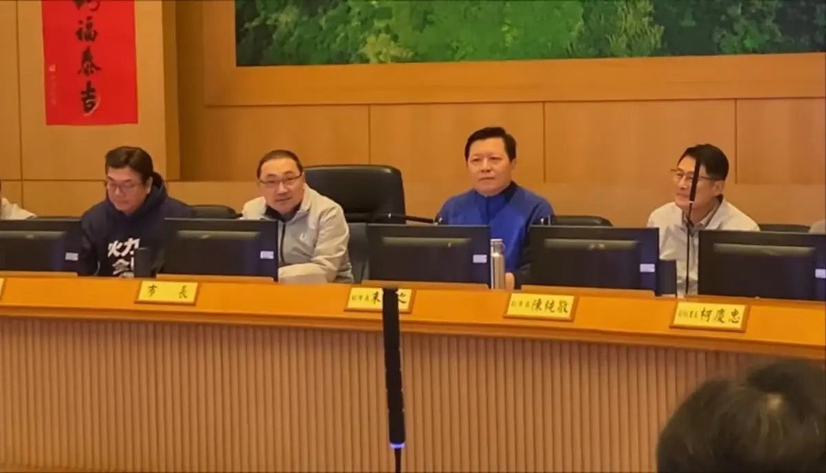 服務41年!新北政風處長尹維治榮退 侯友宜讚「廉能典範」:一棒接一棒