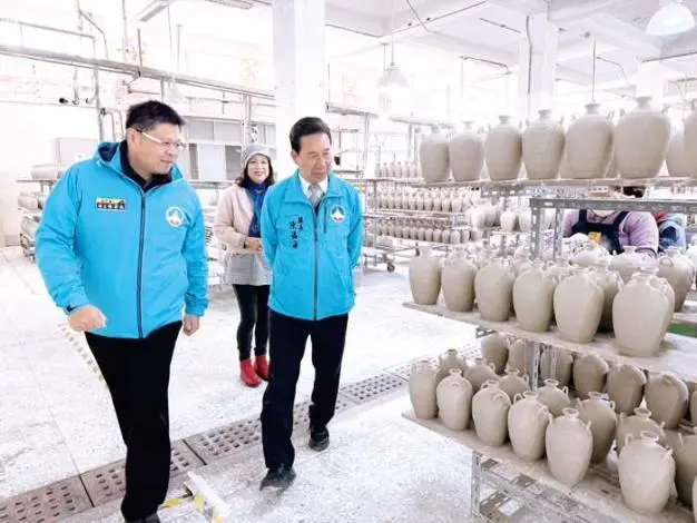 金門兩大金雞母出狀況?縣長陳福海急召會議,金酒、陶瓷廠經營內幕曝光