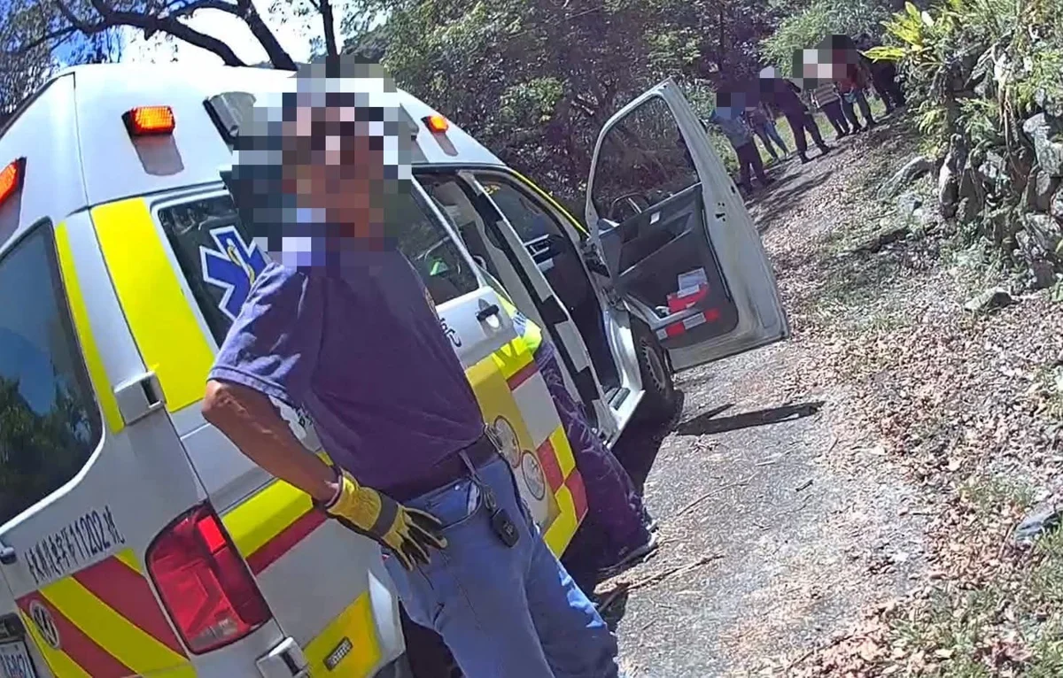 台東老翁巡水管失聯!3勇警搜救遭虎頭蜂狂螫 忍痛尋獲獲家屬淚謝