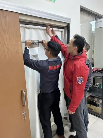 通霄消防秘密武器!「防煙捲簾」實戰演練,火場濃煙剋星大公開
