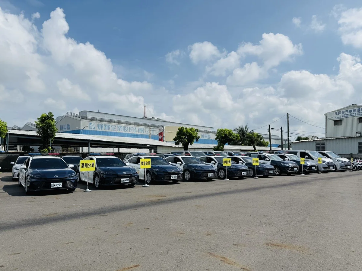 屏東斥資2765萬添購32輛新警車!周春米親授車鑰匙 提升治安防護網