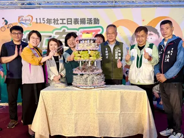 社工日暖心表揚!黃偉哲感謝台南無名英雄 安平碼頭夕陽下致敬250位助人天使