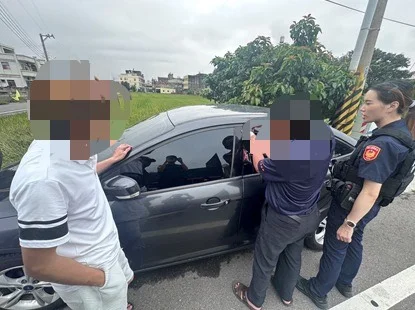 伸港福安宮外驚傳偷車?移工車鑰匙反鎖急壞 警火速救援化解烏龍