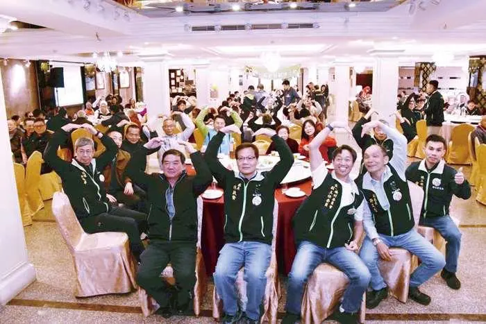 塔山電廠溫馨圍爐!百歲人瑞同歡 80位長者提前感受年味
