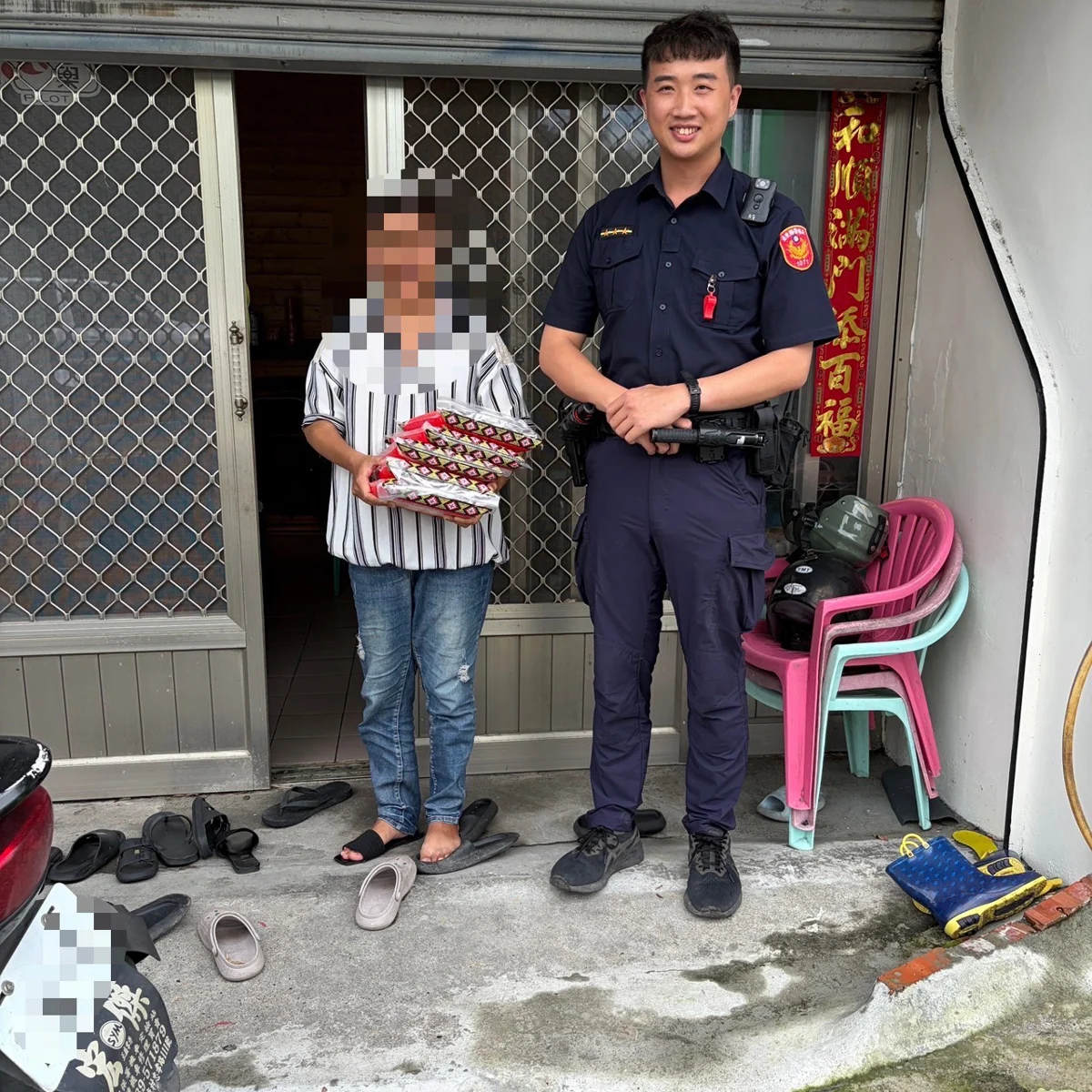 警民攜手送暖!初鹿警結合萬善堂 普渡物資分送弱勢家庭
