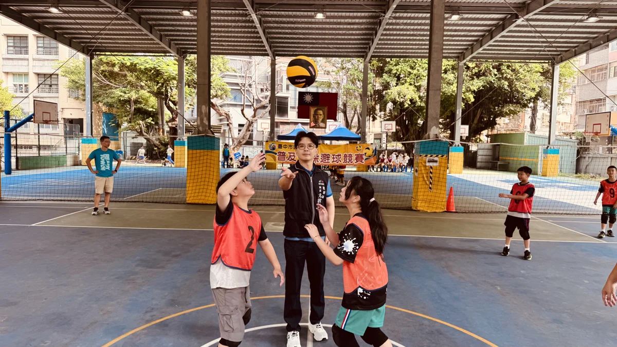 台中47隊千名學童熱血對決!國小躲避球賽冠軍出爐,新興、龍山國小封王