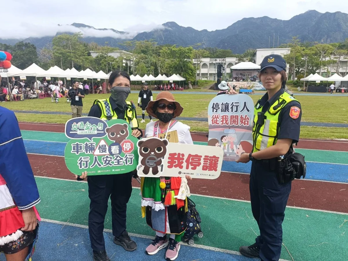 長濱聯合豐年祭熱鬧登場!成功警交管防詐宣導一把罩