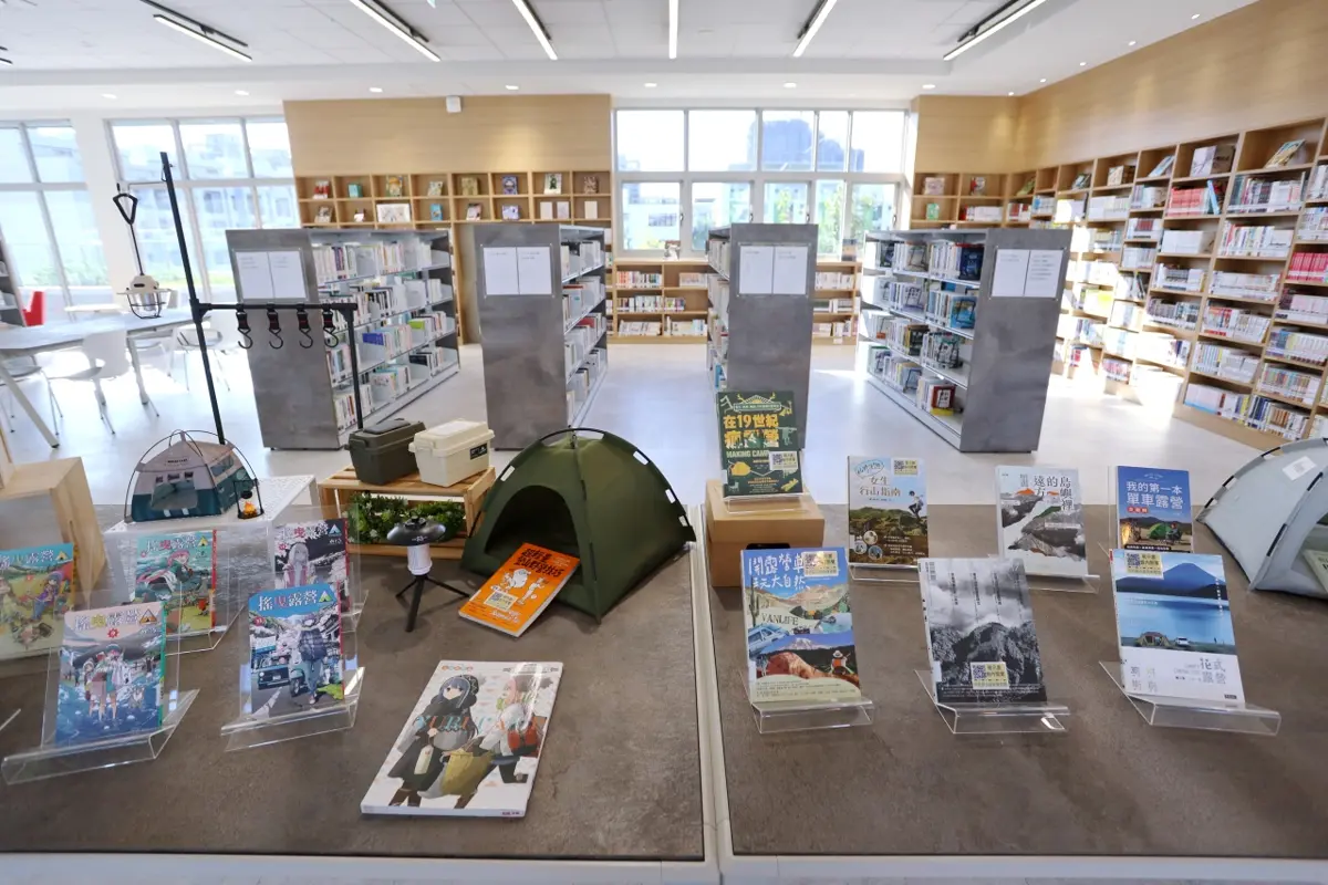 台中「會呼吸的圖書館」爆紅!北屯溪東圖書館開幕,近零碳綠建築結合露營風超吸睛