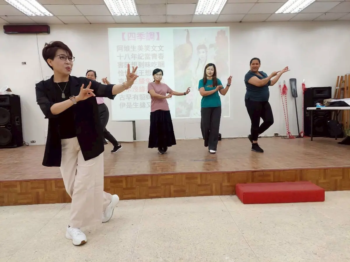 高雄楠梓新住民課程超有料！學歌仔戲、玩刮痧還能DIY海廢，大讚「愛上台灣味」