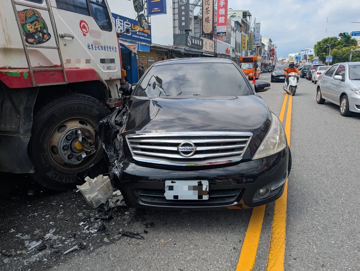 臺東市連環撞!大貨車連撞3車釀2傷 肇逃駕駛遭警追查