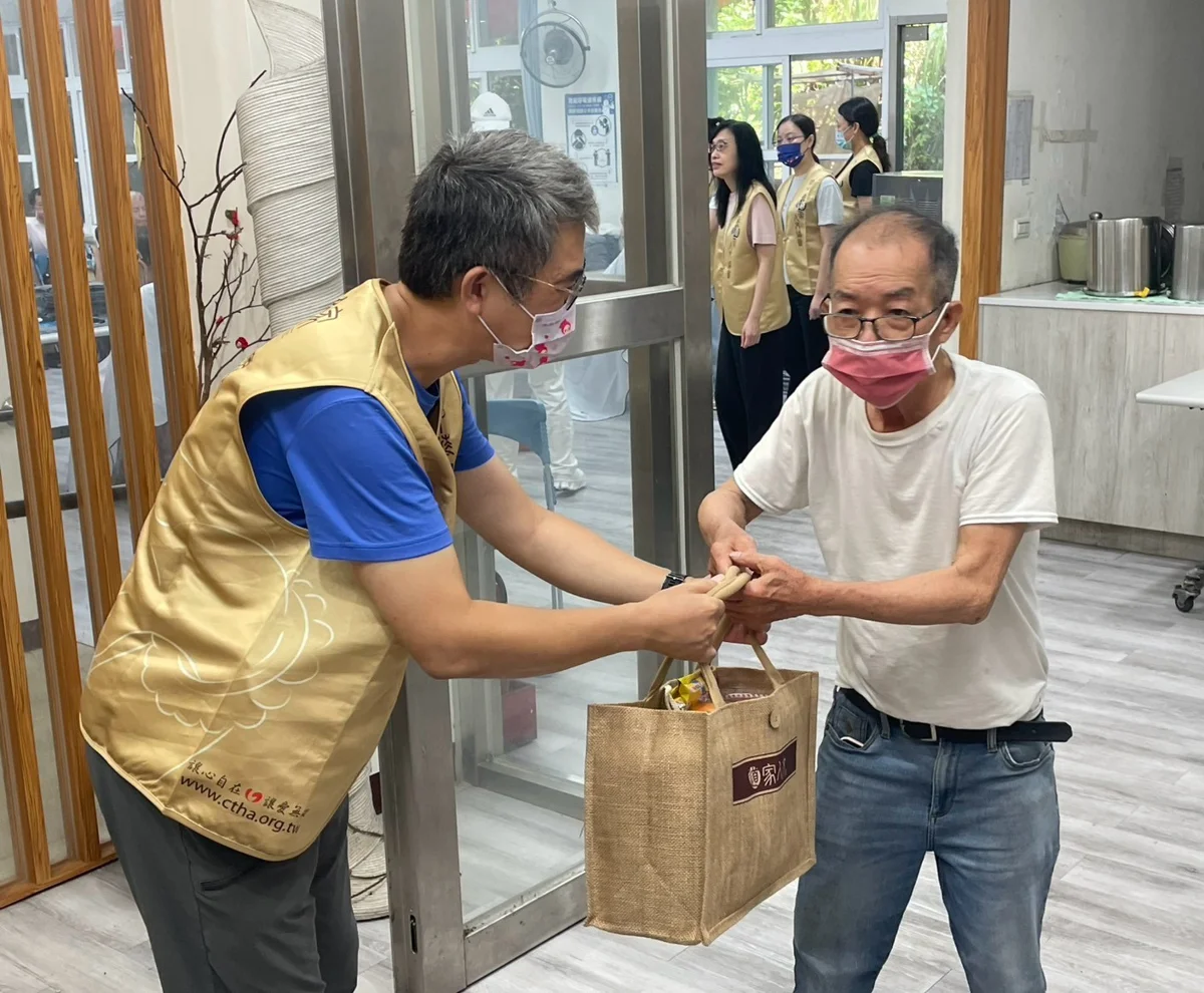 中秋送暖!道家人文協會攜手仕招基金會 義剪物資關懷住民