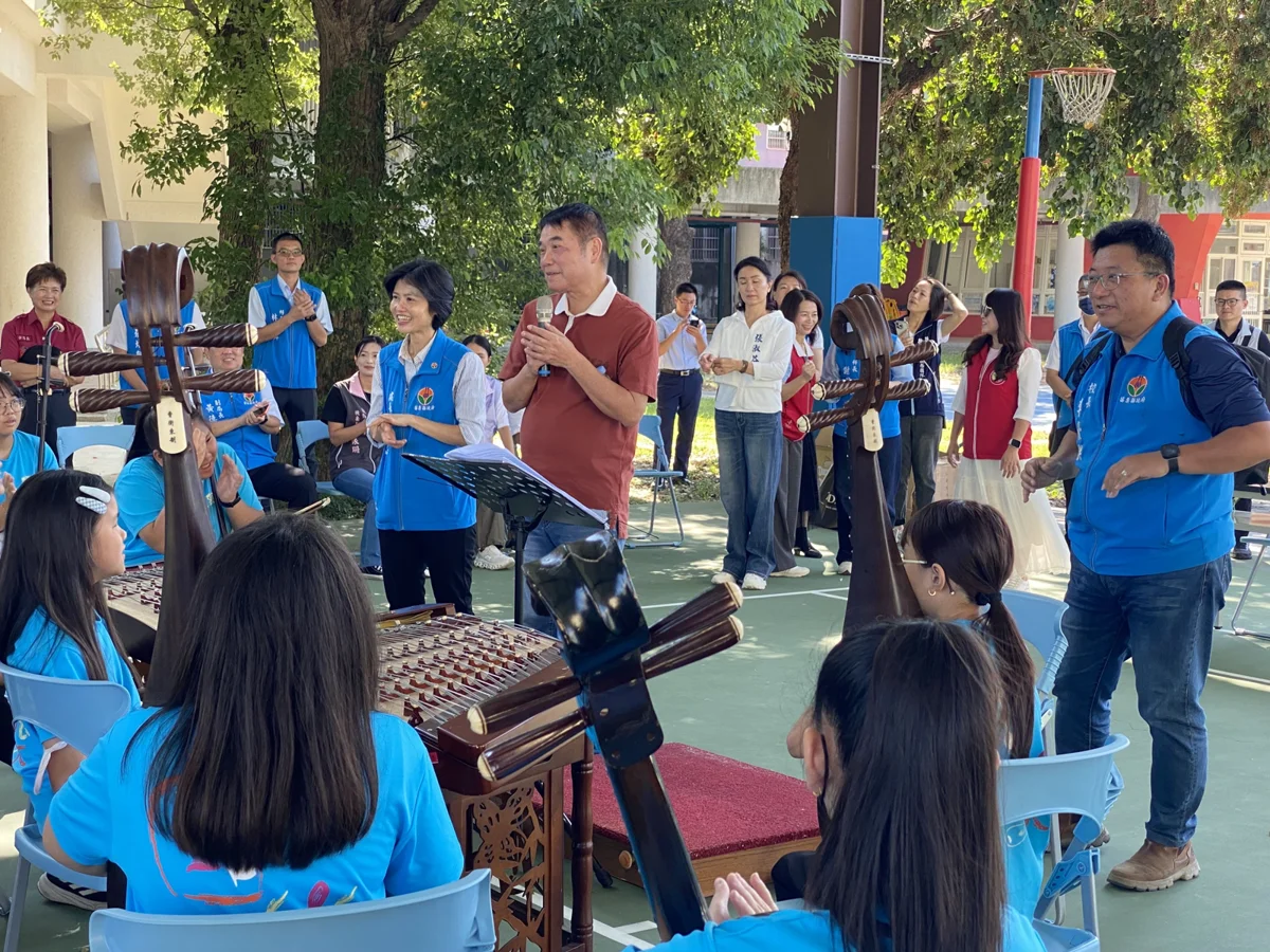 國家防災日頭份國小逼真演練!模擬強震15人受傷 鍾東錦親護幼兒避難