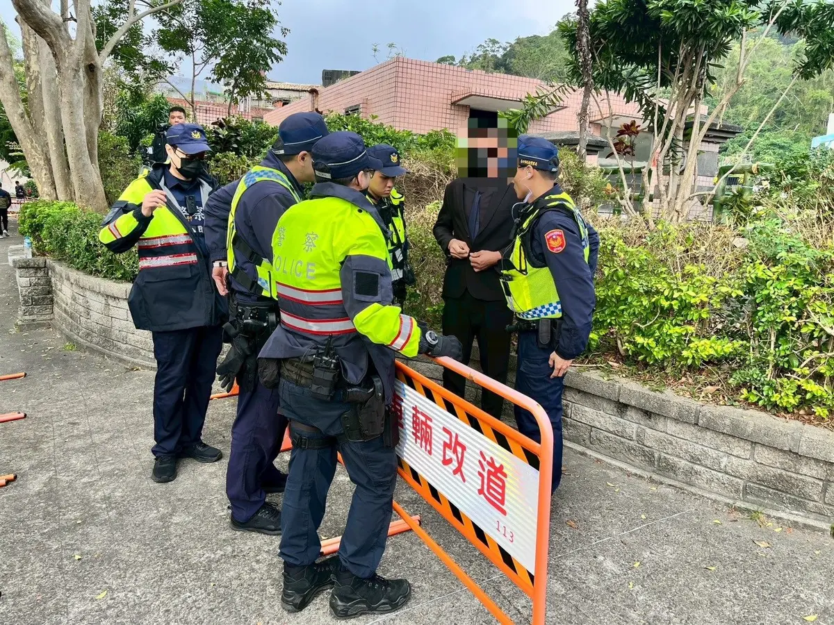 北投千人黑幫告別式踢鐵板!警力百人壓陣逮通緝犯 「明仁會條款」首度實戰