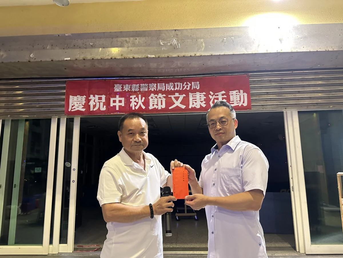 成功警局中秋溫馨烤肉!慰勞波麗士大人辛勞,連假交安宣導不打烊
